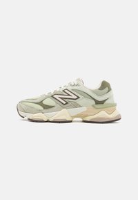 9060 UNISEX - Zapatillas - olivine