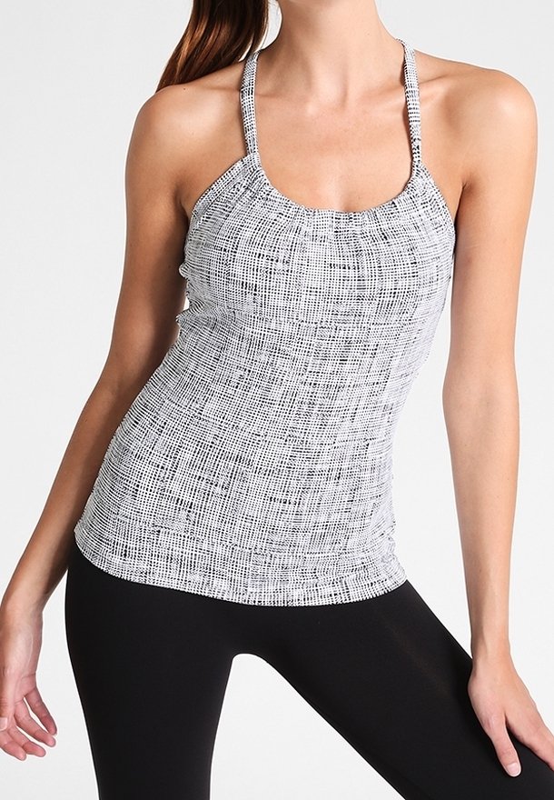 Černobílé vzorované atletické tílko s tenkými ramínky, elastickou látkou a přiléhavým střihlem, ideální pro aktivní nošení.