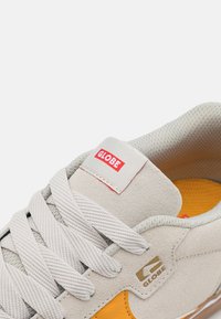 Globe ENCORE 2 - Sapatilhas - birch/yellow