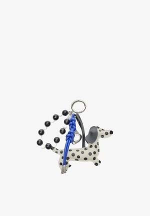 Schlüsselanhänger mit einer Figur eines gepunkteten Hundes, schwarzem und weißem Perlenband, geflochtenem blauen Band und einer kleinen silbernen Glocke, die an einem Metallring befestigt ist.