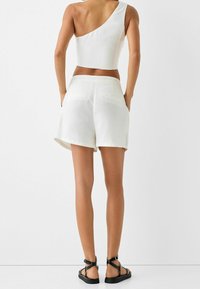 Bershka Šortky - white