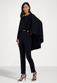 Lauren Ralph Lauren BELTED CAPE GEORGETTE JUMPSUIT - Kombinezons - lighthouse navy