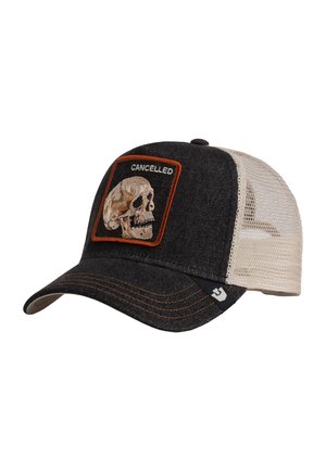 Gorra de béisbol de malla negra y beige con un parche bordado de una calavera enmarcada en naranja y la palabra "CANCELLED" encima.