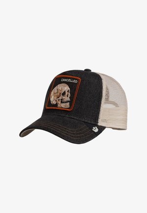 Gorra de béisbol de malla negra y beige con un parche bordado de una calavera enmarcada en naranja y la palabra "CANCELLED" encima.