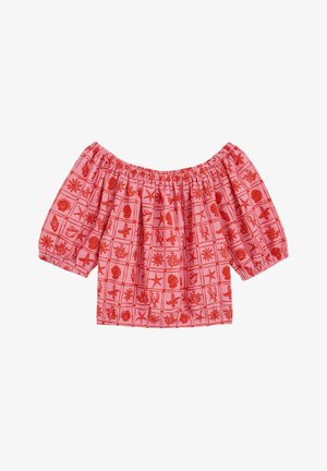 Blouse rose à épaules dénudées avec manches courtes bouffantes, présentant un motif en grille rouge avec des motifs marins tels que des étoiles de mer, des coquillages et du corail.