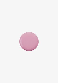 Rosa nagellack med en blanka yta i en rund pölform, som visar en slät textur och livfull färg mot en vit bakgrund.