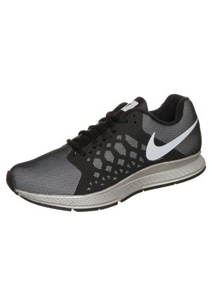 Road running shoes - black