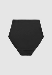Mutandine alte nere con una texture liscia, caratterizzate da una forma esagonale e una cintura elastica. Nessun motivo visibile o dettagli in metallo.