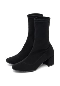 Botas negras hasta el tobillo hechas de tejido suave, que presentan un diseño elegante y liso, con punta afilada y tacón grueso con sutiles detalles de costura.