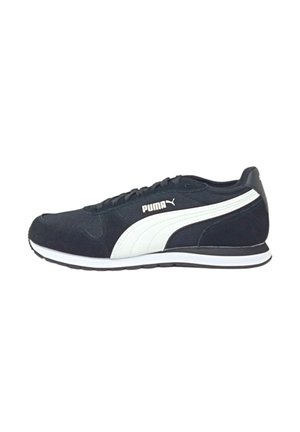 Czarne sportowe sneakersy z siateczkową i zamszową cholewą, z białym logo Puma i paskiem, oraz gumową podeszwą.