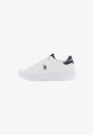 Weiße Ledersneaker mit glatter Oberfläche, runder Zehenpartie und weißer Sohle. Verfügt über eine dunkelgrüne Ferse und ein Logo-Graphic an der Seite.