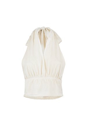 Top bianco a fascia realizzato in tessuto leggero, con un elastico arricciato in vita e un dettaglio annodato al collo. Texture liscia senza motivi visibili.