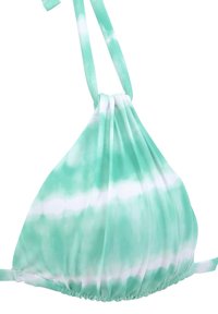 Teal en witte tie-dye bikini top met een halternek ontwerp, geplooide stofstructuur en verstelbare banden bij de nek en op de rug.