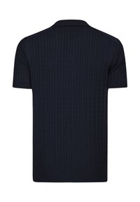 Marineblå bomulds polo-shirt med ribbet tekstur og kabelstrik mønster, korte ærmer og klassisk krave.