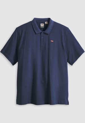 Polo azul-marinho em algodão, com gola canelada, patilha com três botões e um pequeno logótipo vermelho no peito esquerdo.