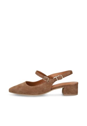 Bruine suède dames slingback schoen met puntige neus, twee verstelbare gespsluitingen en blokhak.