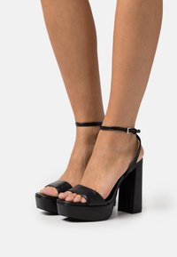 Steve Madden - LESSA - Sandalias con plataforma - black Imagen en miniatura 1