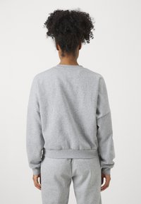 adidas Sportswear ESSENTIALS SMALL LOGO FEEL COZY  - Camisola - medium grey heather/white