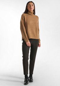 Unausgewählt, brown