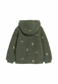 Grön fleecejacka med huva, med en mjuk struktur och broderade bruna hundar spridda över ryggen. Elastiska ärmslut och nederkant.