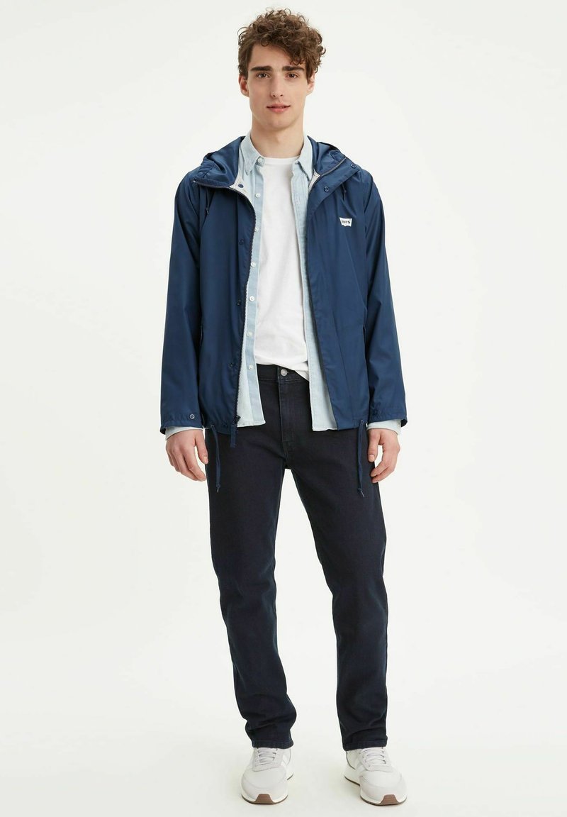 Levi's® Vaqueros tapered - over the hedge od