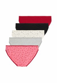 Fünf Paar Baumwollschlüpfer in Rot, Schwarz, Grau, Weiß mit schwarzen Sternen und Pink mit roten Herzmustern; alle mit kontrastierenden Taillenbändern.
