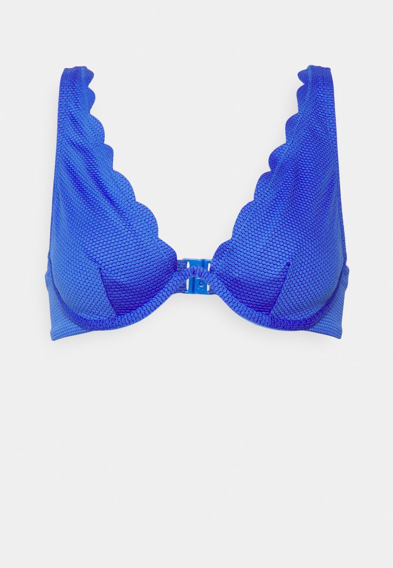 Sutiã azul texturizado com bordas onduladas, suporte com aros, alças ajustáveis e fecho com gancho nas costas. Lavável na máquina.