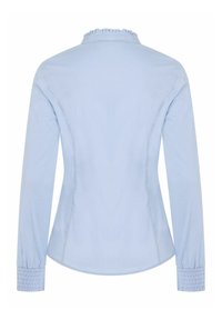 Chemise à manches longues bleu clair avec un col volanté, des poignets smockés et un ourlet arrondi. Fabriquée en tissu lisse avec un design ajusté.