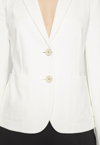 BOSS JONALAHRA - Bleizeris - open white