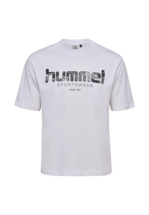 Hvid T-shirt med korte ærmer med sort "hummel SPORTSWEAR SINCE 1923" tekst foran og rund halsudskæring.