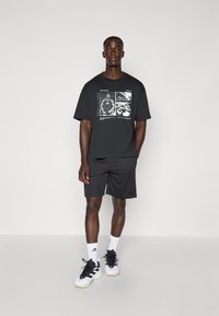adidas Performance ANTHONY EDWARDS ANTED GFX - T-shirt print - black