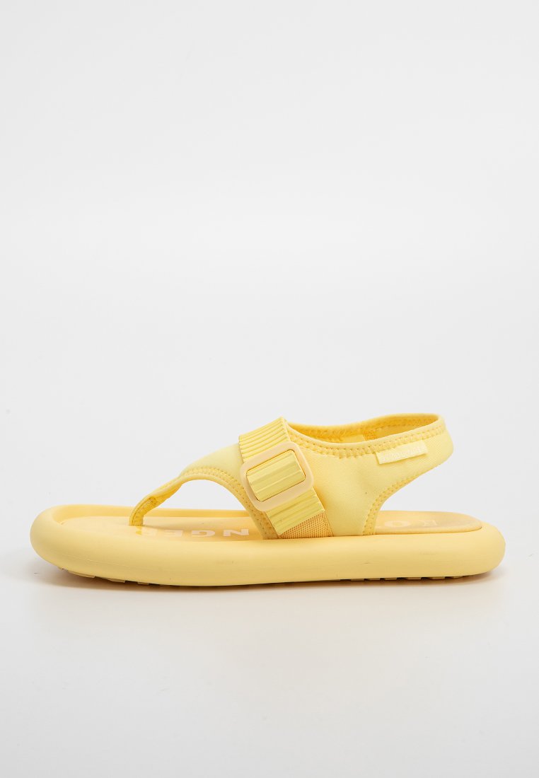 Camper Teensandalen geel