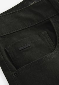 Next SOFT TOUCH STYLE - Traperice suženog kroja - dark green