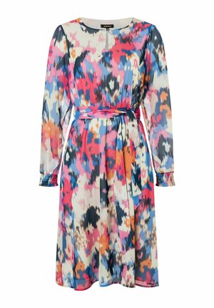Langes, mehrfarbiges Kleid mit einer Vielzahl von abstrakten Mustern in Pink, Blau und Orange. Hergestellt aus leichtem Stoff mit einer gebundenen Taille.