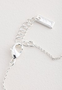 Unselected, silver tone