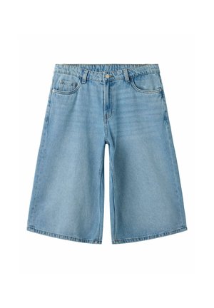 Hele sinised teksade põlvpikad püksid ees olevate nuppude, tõmbluku, vööaasade ja viie taskuga, asetatud valgele taustale.