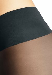 Schwarzer Bund über durchsichtigen, tanfarbenen Strumpfhosen, mit einer glatten, matten Textur und nahtlosem Übergang zwischen den beiden Stoffbereichen.