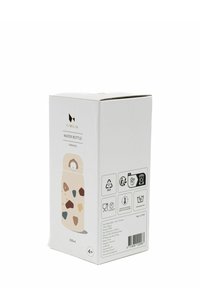 Opakowanie butelki na wodę w wzór terrazzo, beżowe z kolorowymi plamkami, o pojemności 320 ml, zawiera symbole dotyczące pielęgnacji i recyklingu na pudełku.