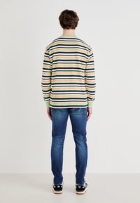 Replay ANBASS PANTS - Džíny Slim Fit - medium blue