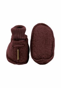 Burgunderrøde slippers med en strikket kant og ydre i filt. Har en tekstureret sål og en lille læderdetalje på siden.