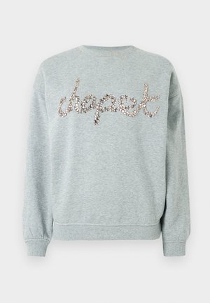 Lys grå genser med ribbede mansjetter og kant, med «hope» i skinnende krystallpynt over ryggen.