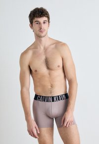 Calvin Klein Underwear INTENSE POWER 3 PACK - Uske bokserice - black/syrah/sand brown