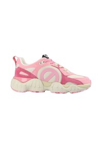 Rosafarbene und cremefarbene Sportschuhe mit einem klobigen Design, Materialien aus Wildleder und Mesh, runder Sohlenform, kreisförmigem Logo-Akzent und gemustertem Außensohlenprofil.