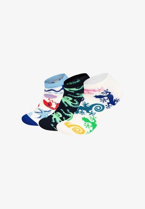 Drei Paare bunter Knöchelsocken: blau mit roten Muster, schwarz mit grünen Mustern und weiß mit mehrfarbigen Gecko-Drucken. Baumwollmischung.