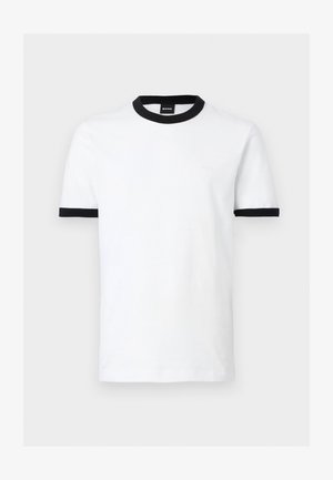 Λευκό κοντομάνικο T-shirt με μαύρο γιακά και μανσέτες στα μανίκια, με διακριτικό λογότυπο "BOSS" στο στήθος και ετικέτα μέσα στον λαιμό.