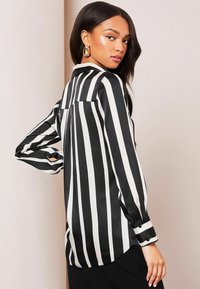 Lipsy REGULAR FIT - PRINTED - Užsagstoma palaidinė - black stripe