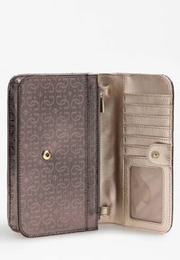 Portafoglio marrone con motivo, finitura liscia, dotato di una tasca con zip, più slot per carte e una finestra trasparente per l'ID sul lato destro.