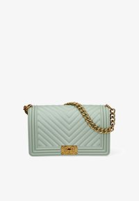 Non sélectionné, light green and light yellow