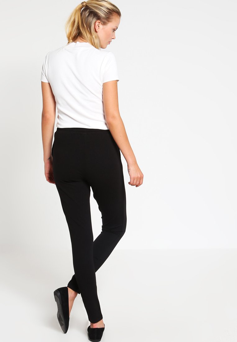 Kaffe LINDA Joggebukse black deepsvart Zalando.no Kaffe KASIGGI LINDA PANTS Joggebukse black deep Zalando.no