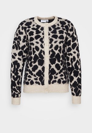 Cardigan beige à boutons avec motif léopard noir irrégulier, poignets et bordures côtelés, col rond.